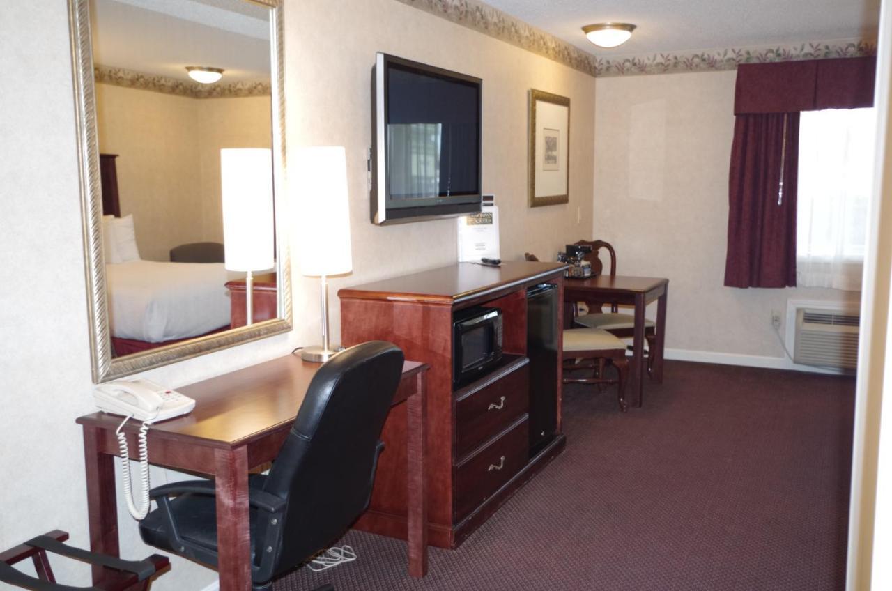 Shiretown Inn & Suites Houlton Extérieur photo