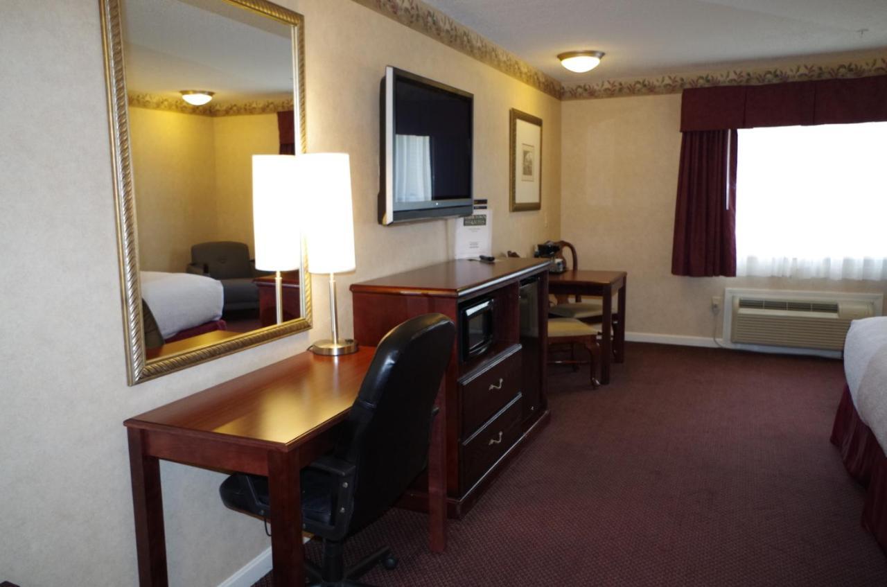 Shiretown Inn & Suites Houlton Extérieur photo